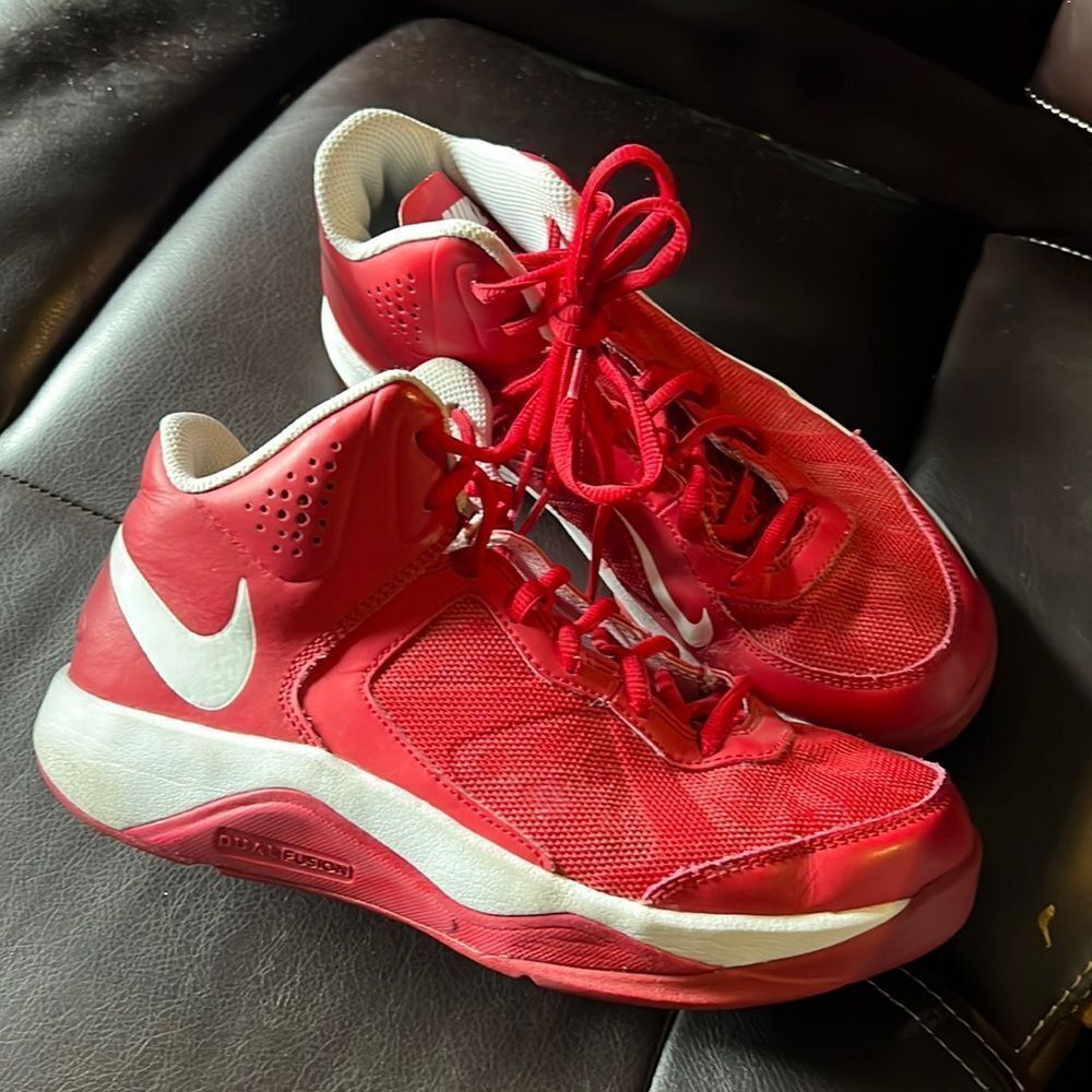 NIKE Dual Fusion Red White Basketball